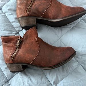 Brown ladies booties - low zip side